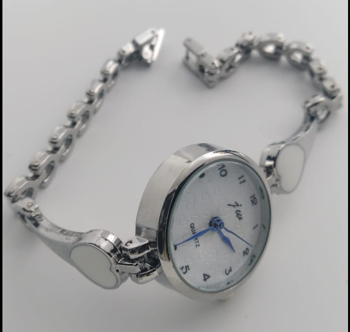 Reloj genérico blanco corazón