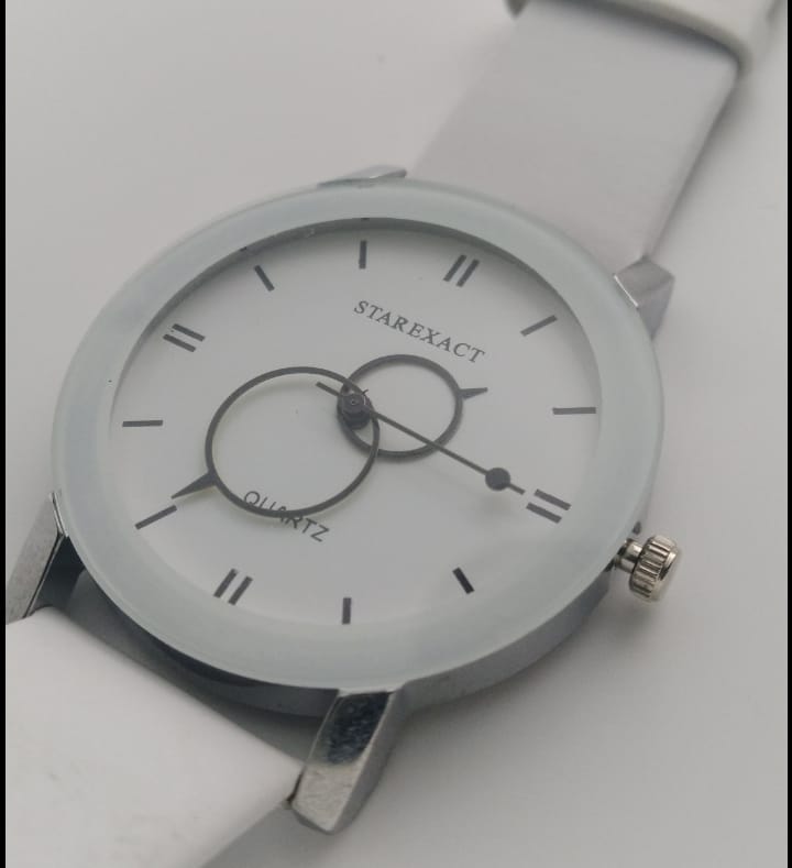 Reloj clon Starexact blanco redondo